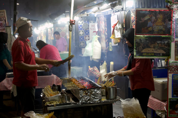 Grilled chicken stand